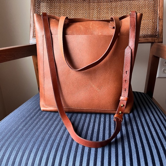 Madewell Medium Transport Tote in English Saddle - Picture 3 of 9